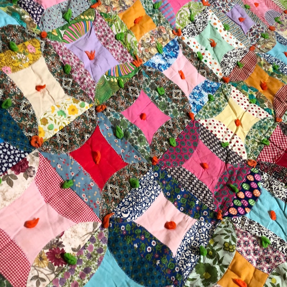 Pretty vintage patchwork boho quilted blanket - Picture 3 of 8